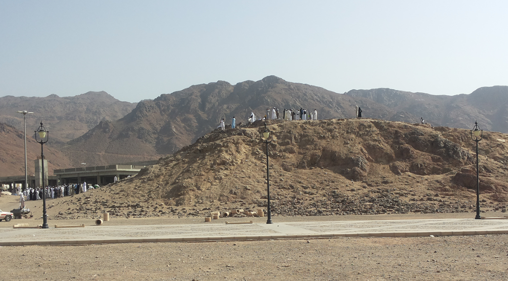 Jabal Rumat Bukit Pemanah Saksi Sejarah Perang Uhud yang Sarat Hikmah - safir caturjaya wisata